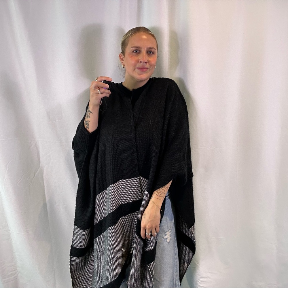 100% wool poncho - Picture 2 of 5